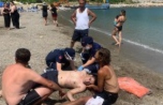 Alanya'da denizde boğulma tehlikesi geçiren...