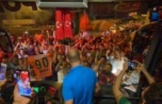 Alanya'da final coşkusu sokağa taştı