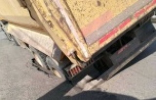 Alanya'da ilginç olay! Kamyon giderken yol çöktü