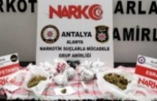 Alanya'da parkta uyuşturucu operasyonu