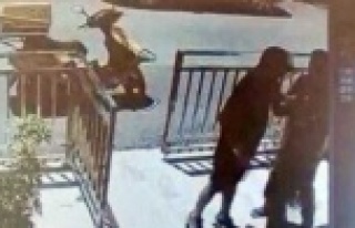 Alanya'da PTT çalışanını darp görüntüsü...