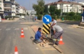 Alanya'da trafik levhası çalışması