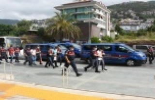 Alanya'da uyuşturucu çetesine 7 tutuklama