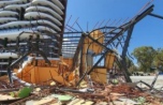 Alanya sahillerindeki kaçaklar yıkıldı