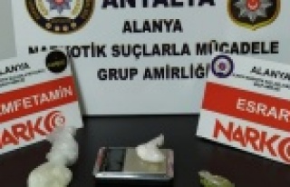 Alanya'ya otomobille uyuşturucu getiren şüpheliler...