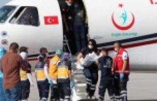 Alanyalı ayrılan siyam ikizler Türkiye'ye...