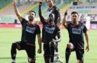 Alanyaspor şovla finalde