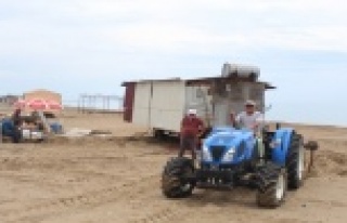 Beş yıldızlı otellere komşu çardaklarda kurulum...