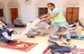 Büyükşehir Belediyesi 100 bin seccade dağıttı