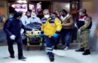 Depremde şehit olan korucunun naaşı hastaneye getirildi