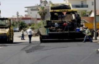 İki komşu mahalleye 8 bin 500 ton asfalt
