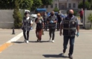 Kapı göbeğini kırıp çelik kasa çalan 4 kişi...