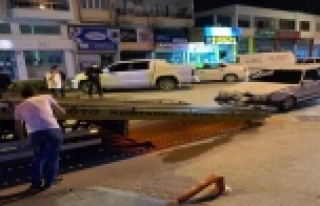 Polisten kaçarken polislerin bulunduğu araca çarpan...