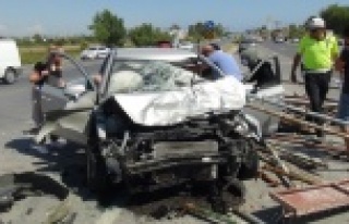 Seyir halindeki kamyonete son sürat arkadan çarpan...