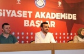 Toklu'dan kadınlar ve gençlere mesaj