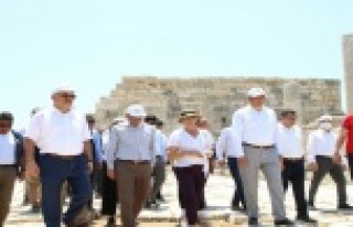 Vali Yazıcı Patara’da incelemelerde bulundu