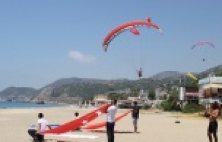 Alanya'da 15 Temmuz şehitleri gökyüzünde...