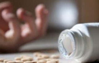 Alanya'da canına kıymak istedi