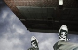 Alanya'da genç jiletle canına kıymak istedi!