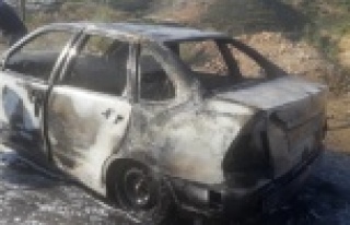 Alanya'da hareket halinde alev alan otomobil...