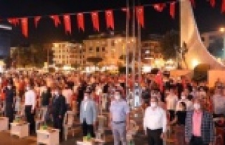 Alanya darbeye karşı tek yürek oldu