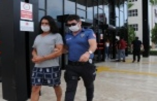 Alanya’da mahkemede silahla şaka yaptım dedi,...