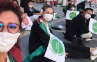 Alanyalı avukatlardan oturma eylemi