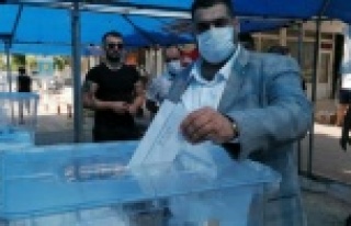 İyi Partili üyeler delege seçimleri için sandık...