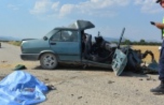 Otomobil hurdaya döndü: 1 ölü, 1 yaralı var