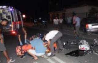 Otomobille çarpışan motosiklet sürücüsü yaralandı