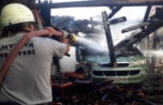 Patlayan çakmak araç yaktı