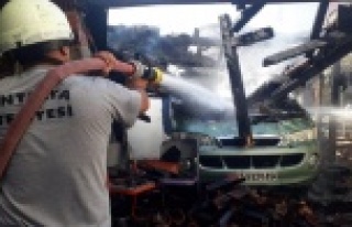 Patlayan çakmak araç yaktı