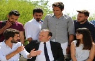 Rektör Ünal’a ÜniAr Altın ödülü