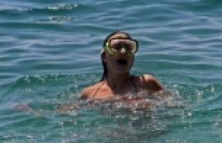 Rus genç kız dalış yaparken farketti, denizden...