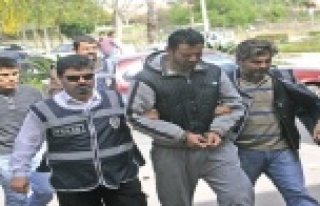 Rus sevgilisini 12 bıçak darbesiyle öldüren sanığın...