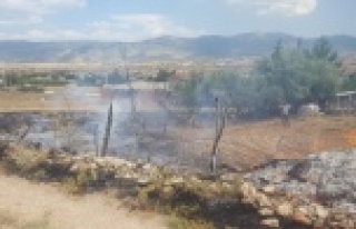 Tellere temas eden kargalar yangına sebep oldu