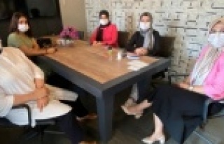 Ak Partili kadınlar ziyaret turunda