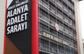 Alanya Adliyesi'nde korona şoku