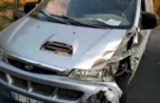 Alanya'da 2 otomobil çarpıştı: 3 yaralı...