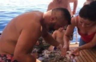 Alanya'da denizde oltaya takılıp can çekişen...