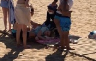 Alanya'da genç kadın plajda yere yığıldı