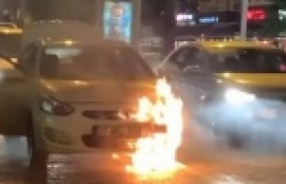 Alanya'da hareket halinde otomobil alev alev...