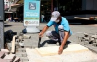 Alanya'da kaldırımdaki engeller kalkıyor