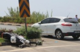 Alanya'da otomobille motosiklet çarpıştı:...