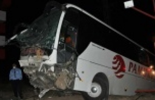 Alanya'dan çıkan yolcu otobüsü kaza yaptı:...