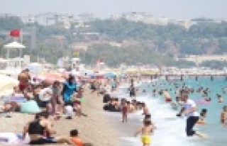 Antalya'nın sezonu kaç turistle kapatacağını...