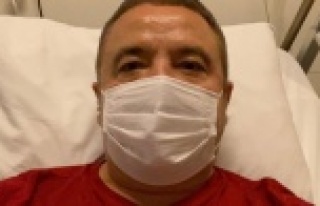 Başkan Böcek'ten hastane odasından fotoğraflı...