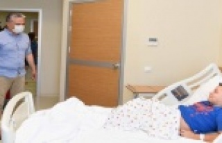 Başkan Uysal, sünnet çocuklarını hastanede ziyaret...