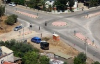 Denizde teknelerin sosyal mesafeli parkı havadan...