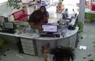 Eczane çalışanına saldırı görüntüleri güvenlik...